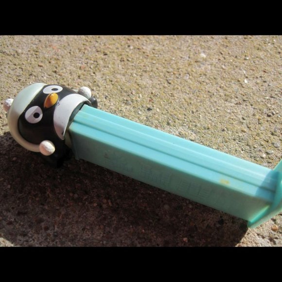Penguin PEZ Candy Dispenser Light Blue Toboggin Hat Preowned Dirty Collectible - Picture 8 of 10